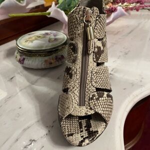 Sofft  heel snake print leather….